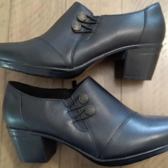 Clark's Ultimate Comfort Collection - Picture 1 of 4